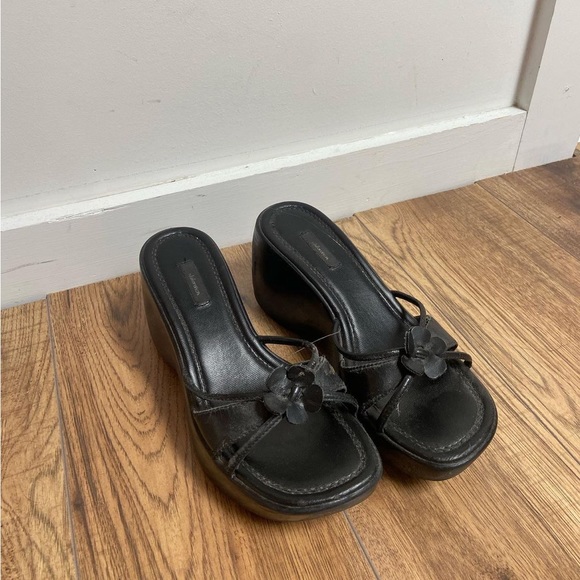 Black flower wedges - Picture 3 of 3